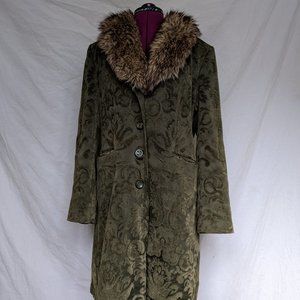 Beautiful GIACCA coat.  Jade green tapestry pattern with faux fur collar XL